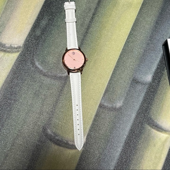 ⏱️Ladies Watch Rose Gold w/ White NEW in… - Picture 7 of 7